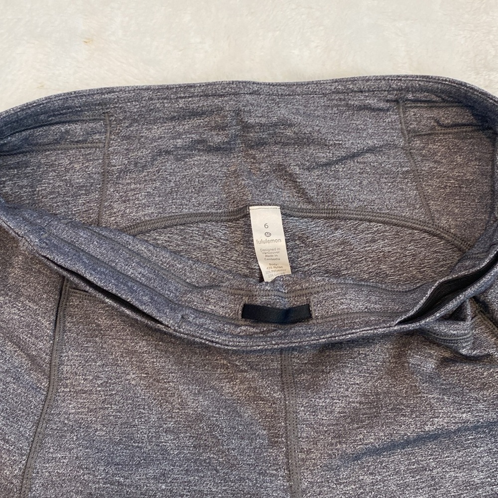 Lululemon Grey Leggings with Pockets - Picture 4 of 6